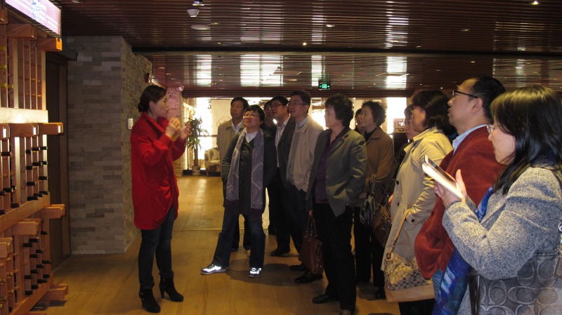 参观外高桥国际酒类展示交易中心