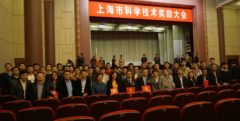 部分获奖团队成员参加奖励大会